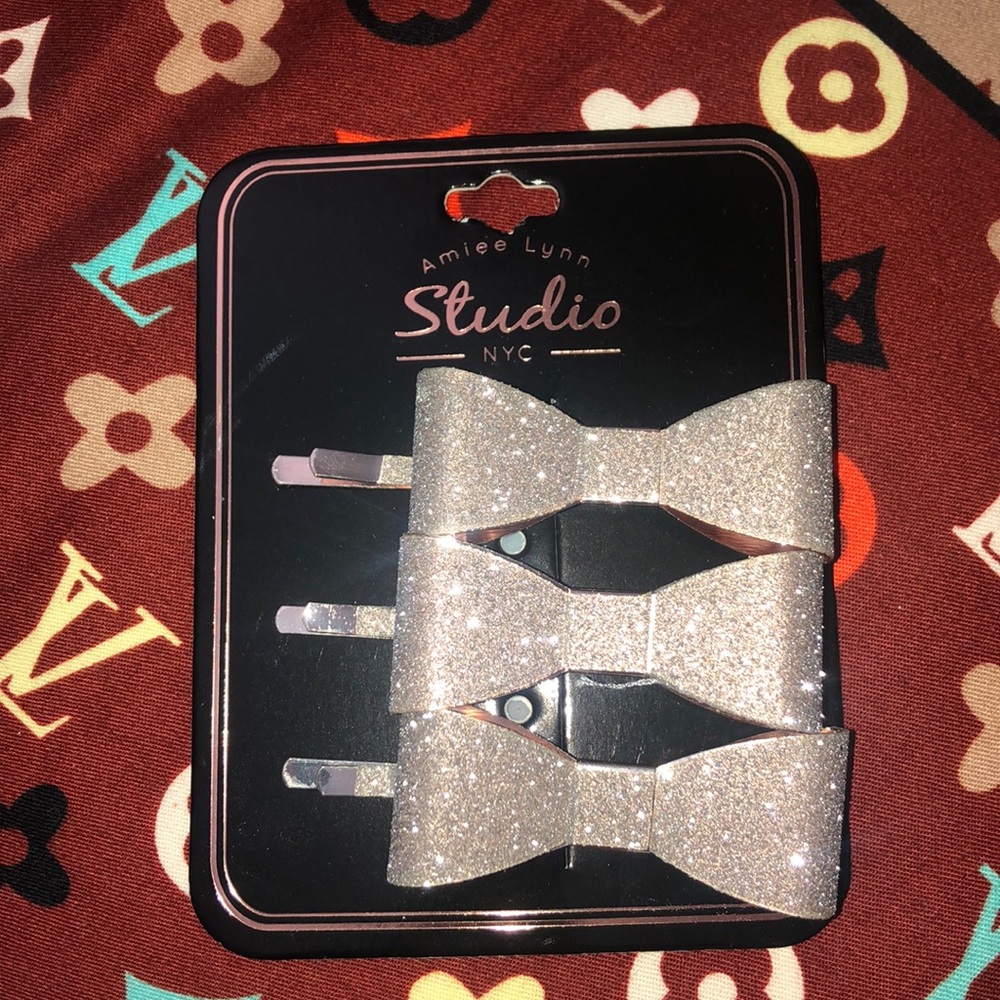 Selling these brand new bow glitter hair pins